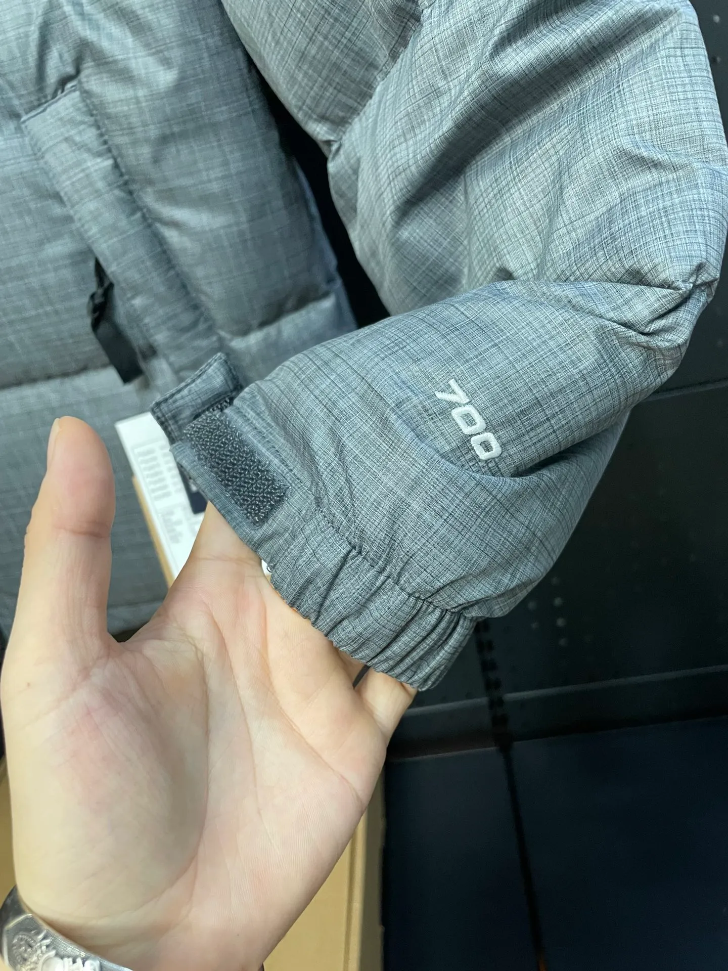 Gray 【The North Face 1996Nuptse 1996/Classic / / 】 ： The North Face" 、 。 The North Face" 。 The North Face。 。 , 。 The North Face" , Yosemite Half Dome, 。 + ： ✅ ：RDS Quality 700 / 280g ✅ ： ✅ ：YKK ISO 9000Quality ZP ✅ ：340TPremium ✅ ： ， ， Lightweight 。 ： ： DWR (DWR ） ～ ： 700 （RDS ) 1990 ， ， ， ， Lightweight 。
